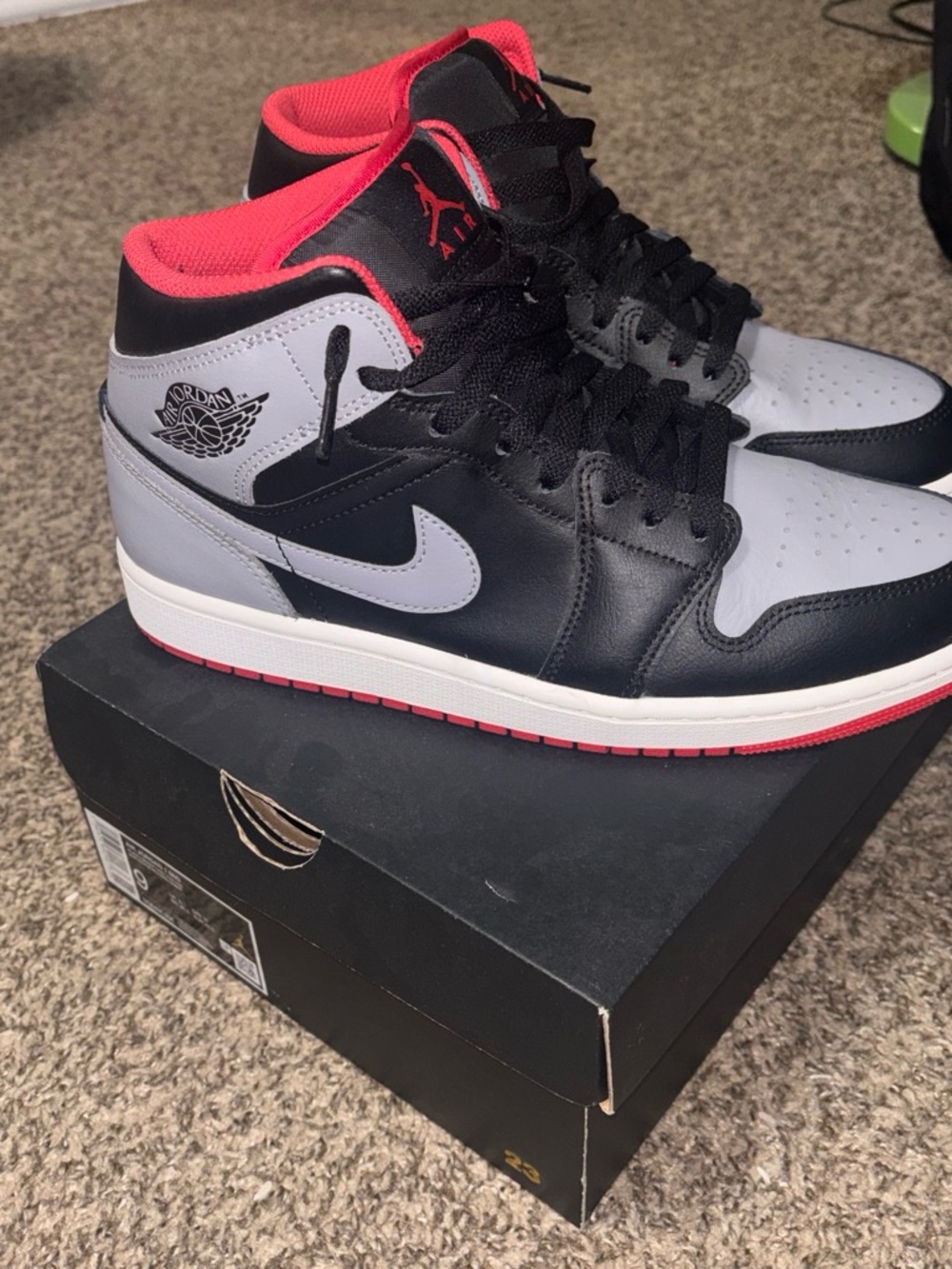 Nike Air Jordan 1 Mid - Black/Grey/Red